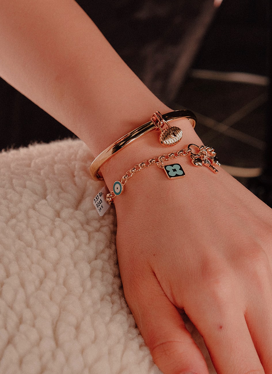 BRACELET