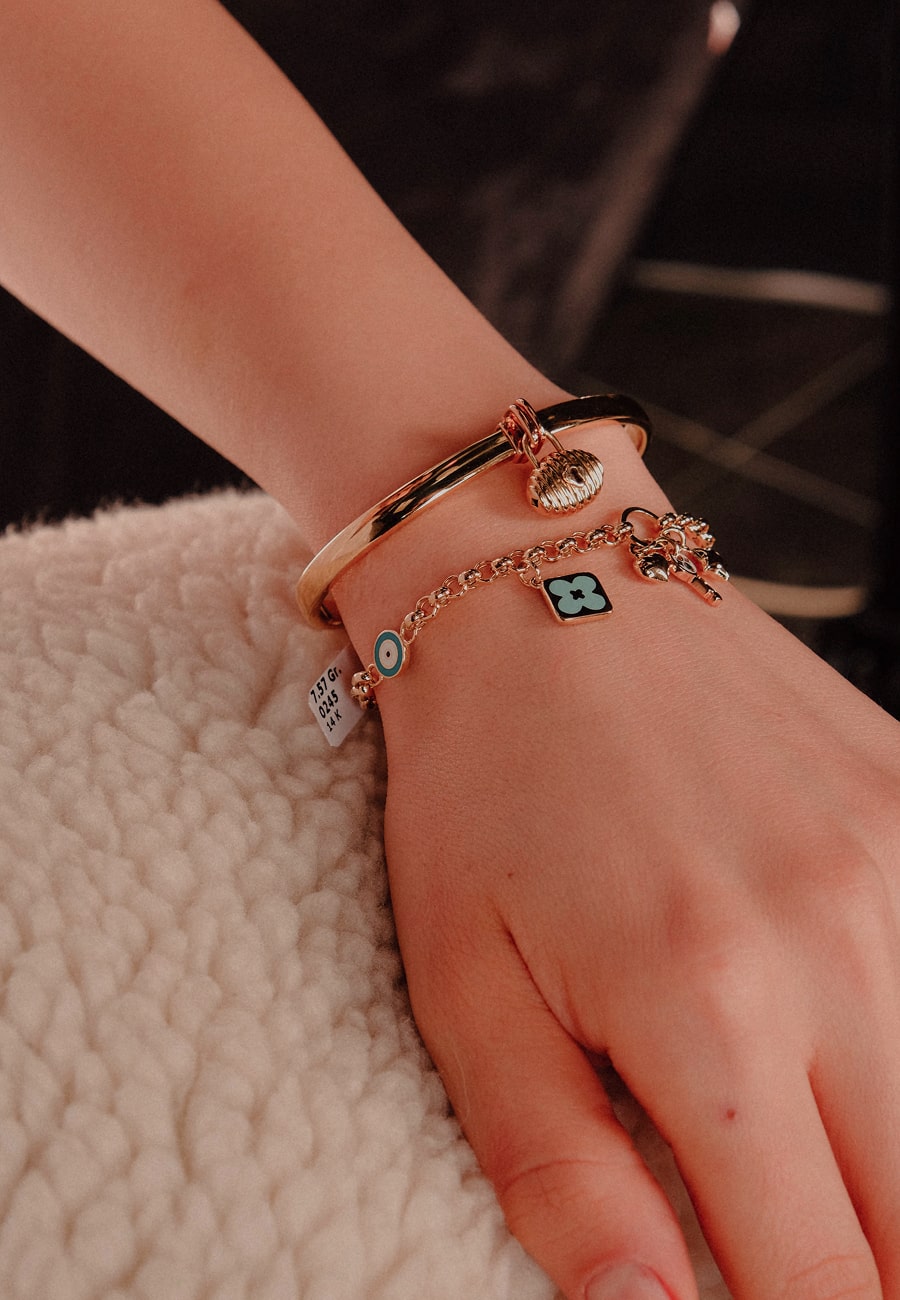 BRACELET