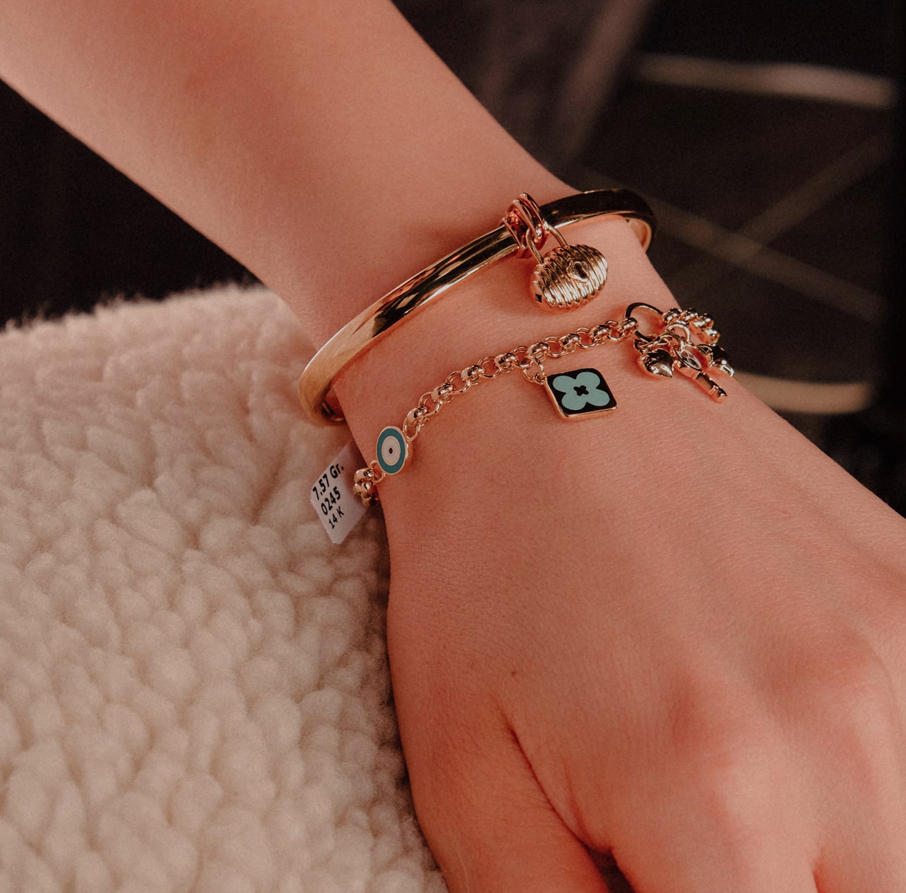 BRACELET